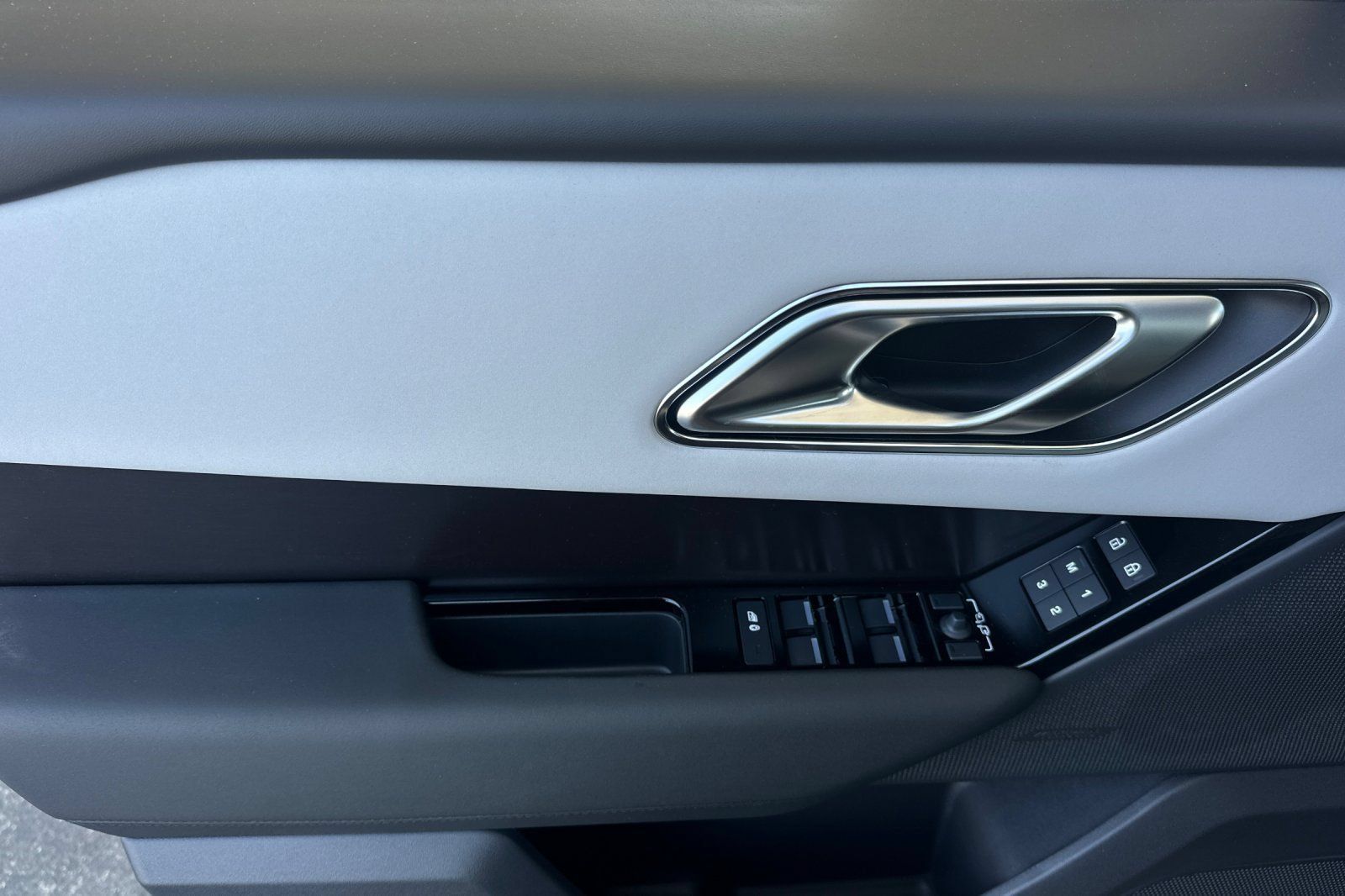 New 2026 Land Rover Range Rover Velar Dynamic SE AWD/4WD image 11