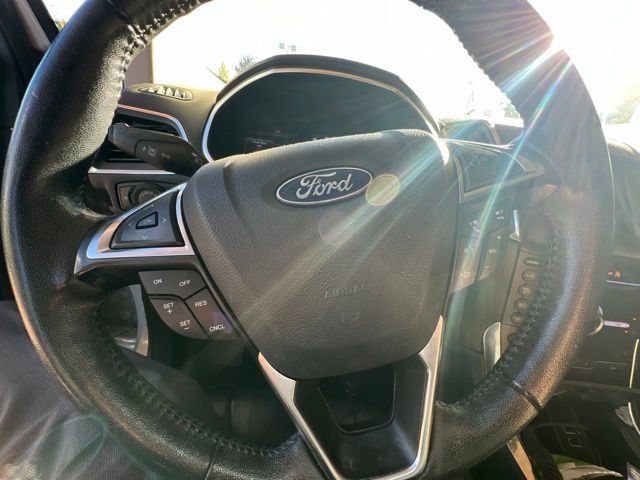 Used 2019 Ford Edge Titanium FWD image 3