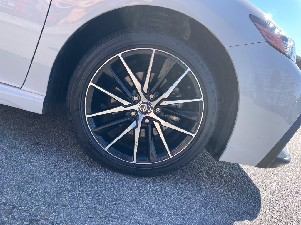 Used 2024 Toyota Camry SE w/ Cold Weather Package FWD image 11