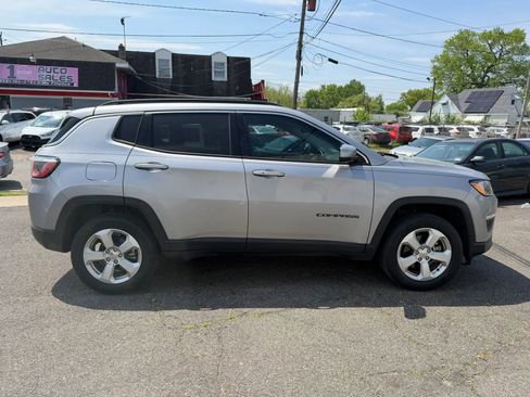 Used 2018 Jeep Compass Latitude AWD/4WD image 16