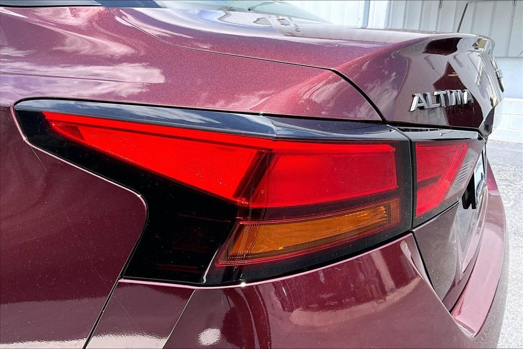 Used 2024 Nissan Altima 2.5 SV w/ SV Premium Package FWD image 21
