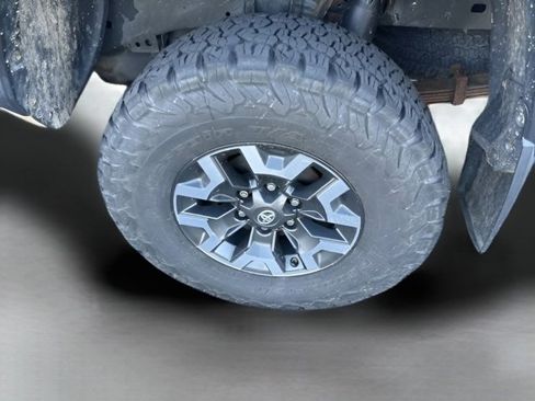 Used 2017 Toyota Tacoma TRD Off-Road w/ Premium & Technology Package image 9