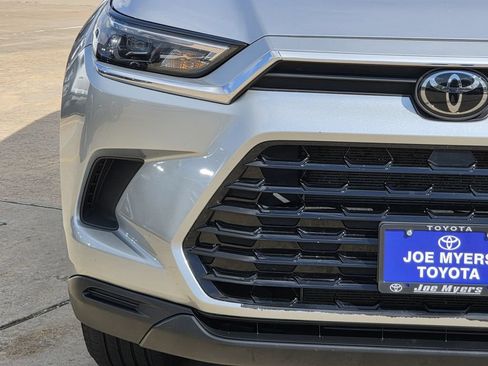 Used 2025 Toyota Grand Highlander AWD image 5