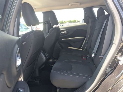 Used 2016 Jeep Cherokee Latitude w/ Comfort & Sound Group FWD image 22