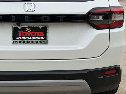 Used 2025 Honda Pilot EX-L image 6