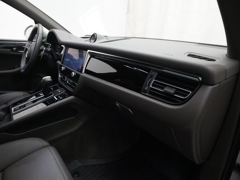 Certified 2023 Porsche Macan AWD/4WD image 26