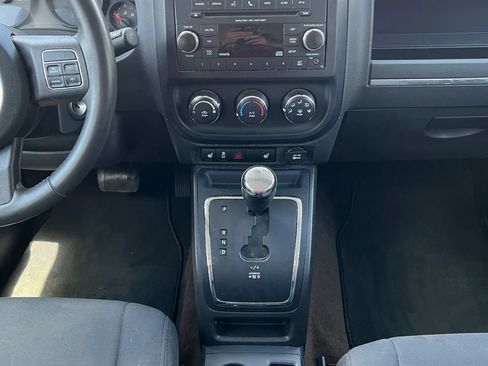 Used 2013 Jeep Patriot Latitude FWD image 12