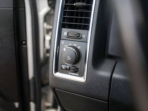 Used 2015 RAM 1500 Laramie w/ Convenience Group AWD/4WD image 16