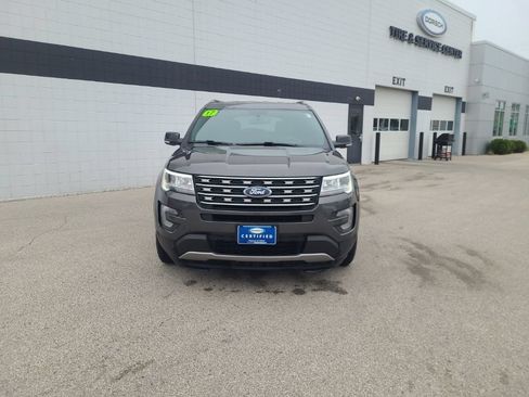 Used 2017 Ford Explorer XLT w/ Equipment Group 202A AWD/4WD image 10