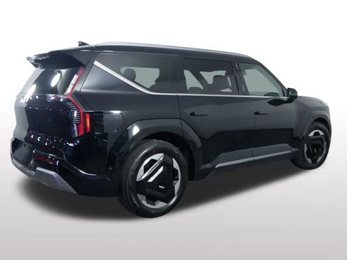 Used 2024 Kia EV9 Land AWD/4WD image 11