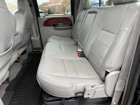 Used 2006 Ford F350 Lariat image 29