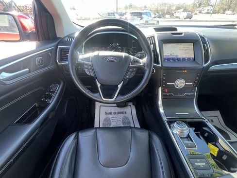 Used 2020 Ford Edge Titanium image 4