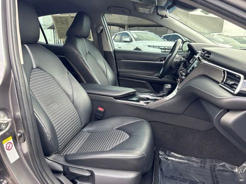 Used 2018 Toyota Camry SE FWD image 33