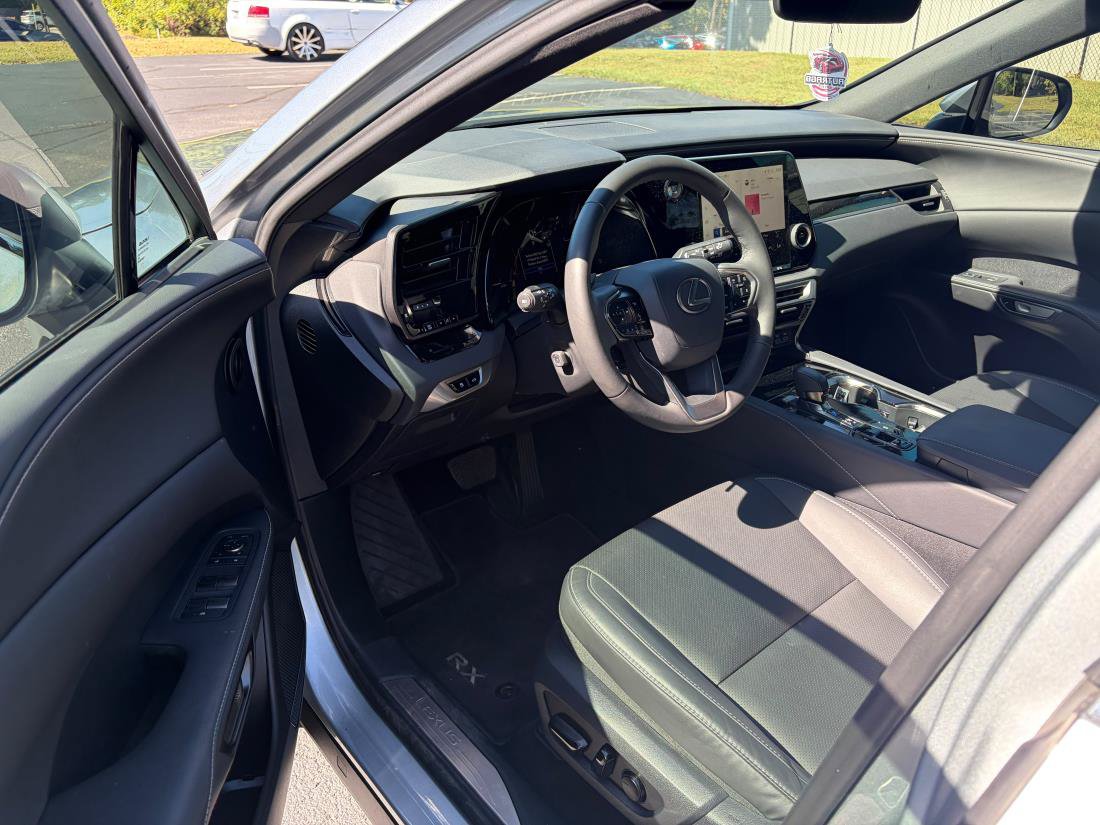 Used 2025 Lexus RX 350 FWD w/ Technology Package image 9