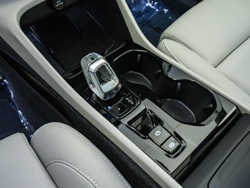 Certified 2026 Volvo XC40 B5 Plus w/ Protection Package Premier AWD/4WD image 20