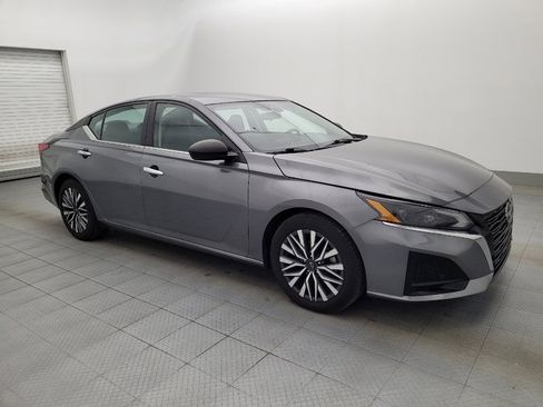 Used 2024 Nissan Altima 2.5 SV image 11
