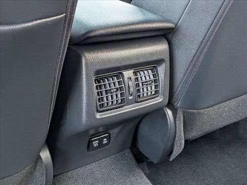 Used 2025 Toyota Camry SE image 18