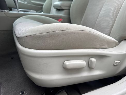 Used 2011 Toyota Camry LE image 14