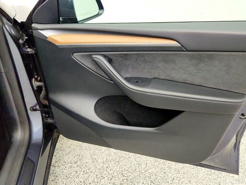 Used 2023 Tesla Model Y Long Range AWD/4WD image 29