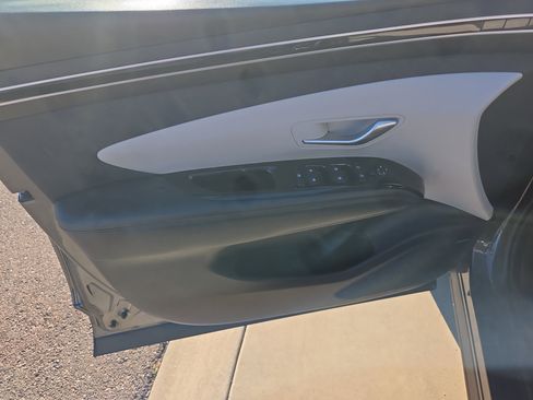 Used 2024 Hyundai Tucson Limited image 11