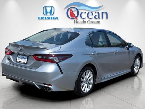 Used 2024 Toyota Camry SE FWD image 3