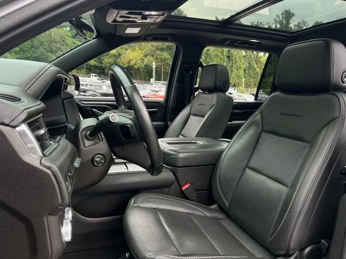 Used 2021 GMC Yukon XL Denali w/ Denali Premium Package image 14