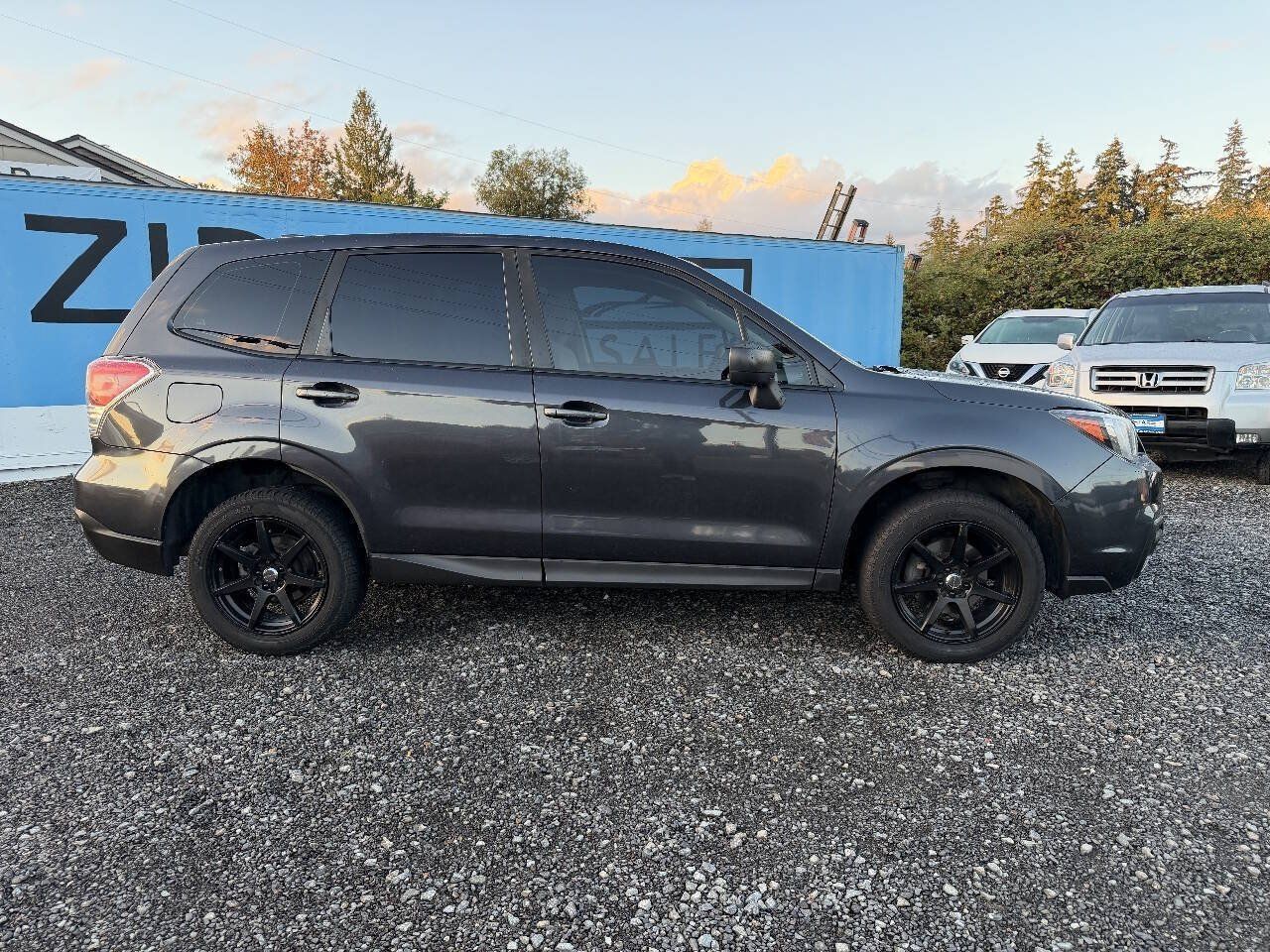 Used 2017 Subaru Forester 2.5i AWD/4WD image 2