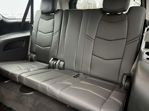 Used 2018 Cadillac Escalade ESV Premium Luxury image 15