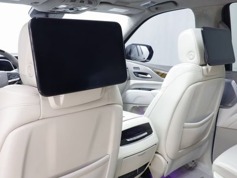 Used 2024 Cadillac Escalade Sport Platinum w/ LPO, ONYX Package image 19