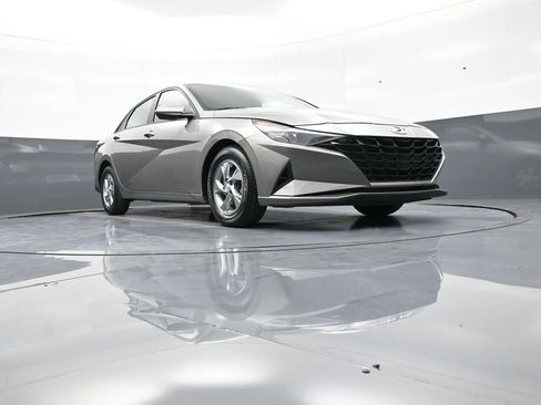 Certified 2023 Hyundai Elantra SE FWD image 27
