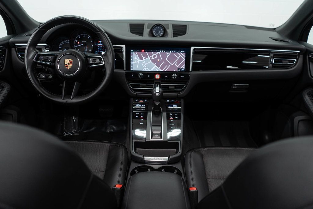 Used 2024 Porsche Macan AWD/4WD image 10