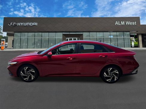 Used 2024 Hyundai Elantra SEL w/ Convenience Package FWD image 8