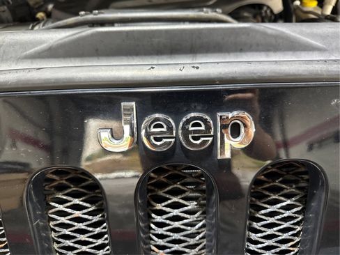 Used 2015 Jeep Wrangler Sahara w/ Dual Top Group AWD/4WD image 23