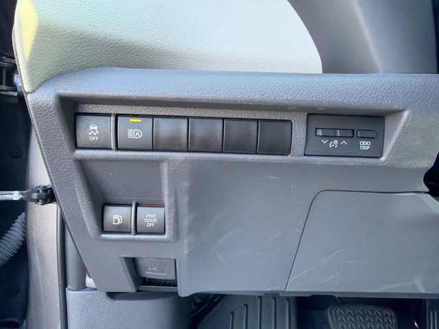 Used 2023 Toyota Sienna XLE AWD/4WD image 10