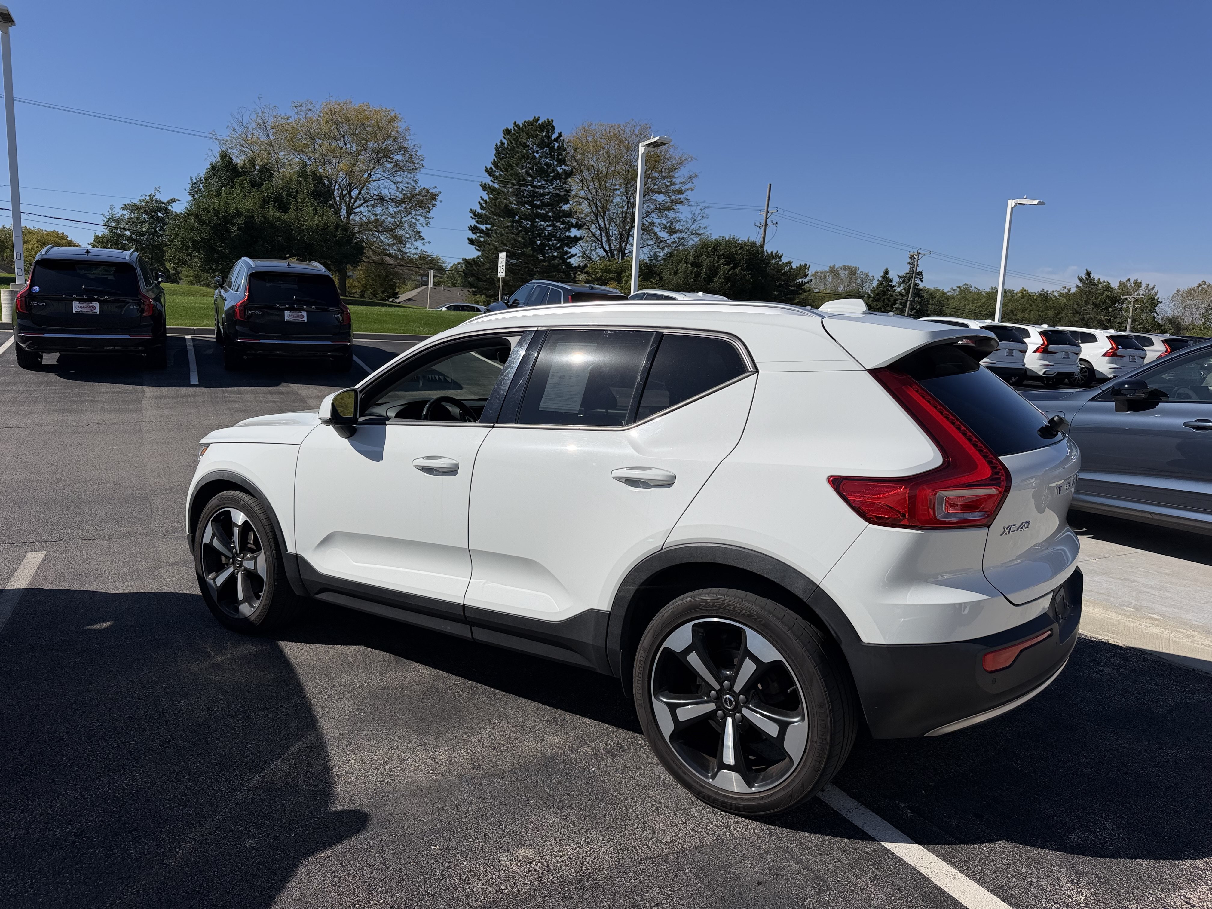 Used 2020 Volvo XC40 T5 Momentum w/ Protection Package Premier AWD/4WD image 5