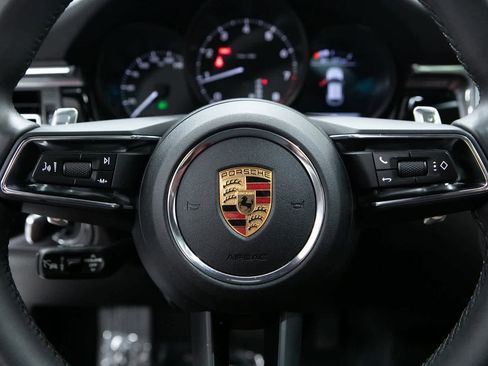 Certified 2025 Porsche Macan image 14