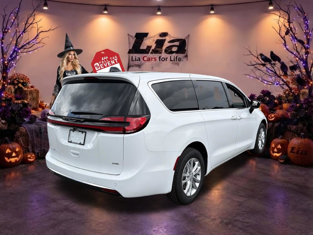 New 2027 Chrysler Pacifica Select AWD/4WD image 3