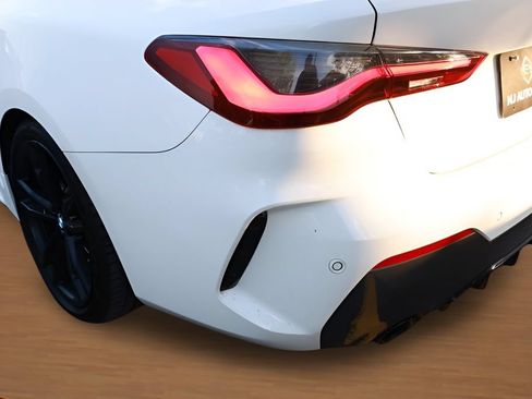 Used 2022 BMW 430i Coupe w/ M Sport Package RWD image 11