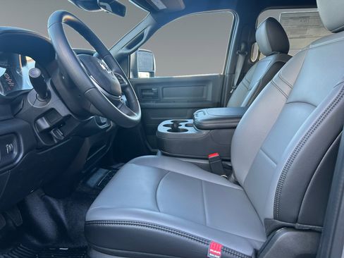 New 2026 RAM 3500 Big Horn AWD/4WD image 9