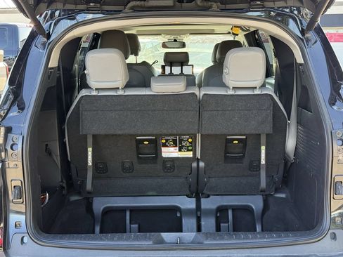 Used 2025 Toyota Sienna XLE FWD image 34