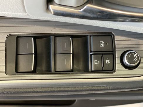 Used 2022 Toyota Sienna XSE AWD/4WD image 16