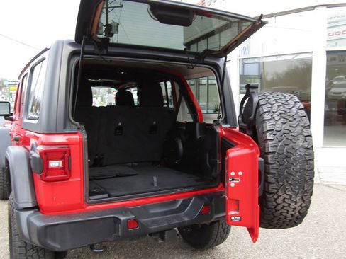 Used 2021 Jeep Wrangler Unlimited Rubicon AWD/4WD image 11