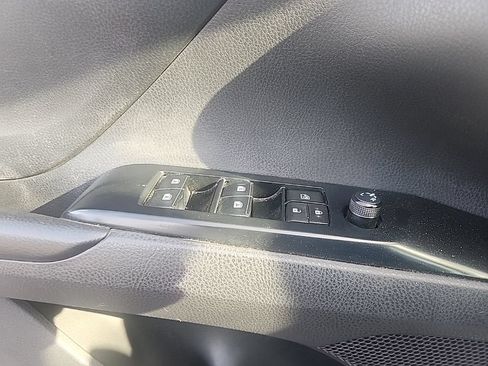 Used 2019 Toyota Camry SE w/ Carpet Mat Package FWD image 26