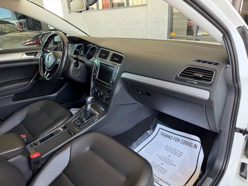 Used 2016 Volkswagen e-Golf SEL Premium w/ Driver Assistance Package FWD image 30
