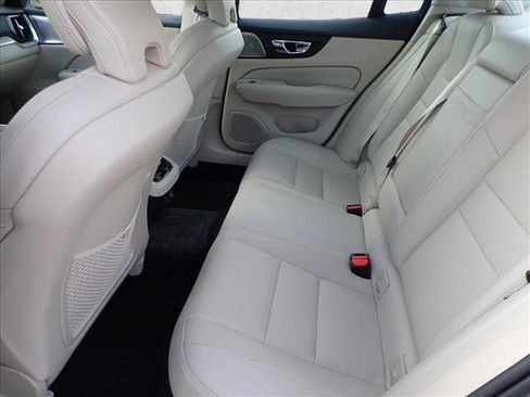 Used 2019 Volvo S60 T6 Inscription image 8