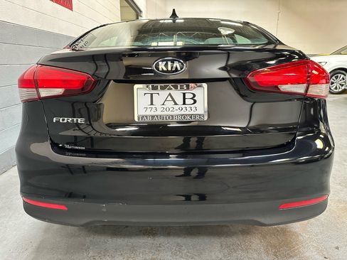 Used 2017 Kia Forte LX image 4