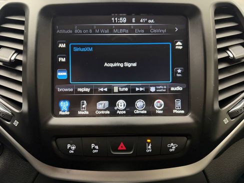 Used 2017 Jeep Cherokee Overland w/ Technology Group AWD/4WD image 26
