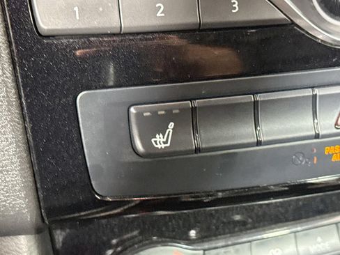 Used 2018 INFINITI QX30 w/ Cargo Package FWD image 19