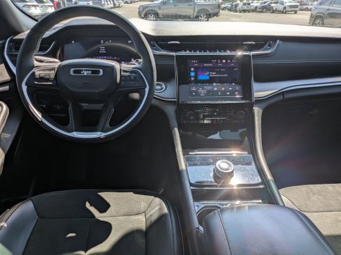 Used 2023 Jeep Grand Cherokee Altitude image 16