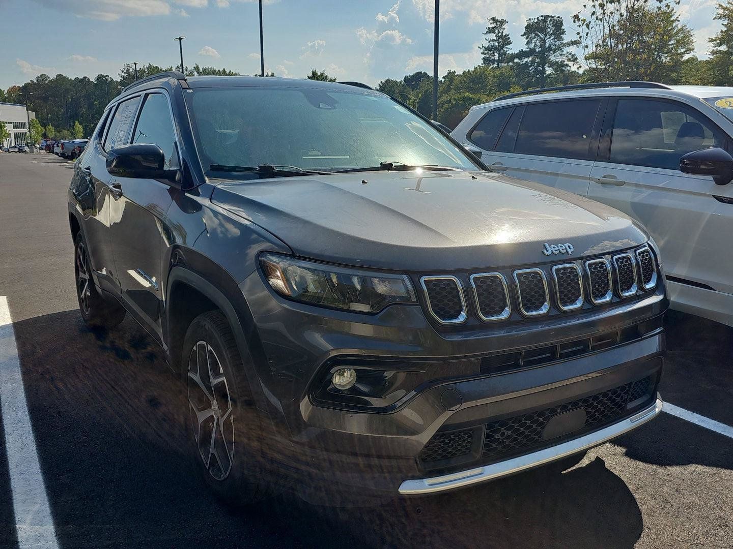 Used 2024 Jeep Compass Limited AWD/4WD image 2